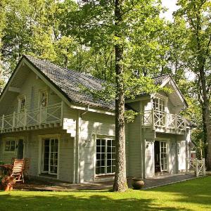 Countryside Chalet in Bomal sur Ourthe with Sauna Balcony
