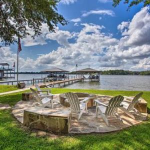 Cedar Creek Lakefront Home Game Room and Dock!