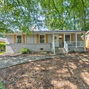 Bright Charlotte Home Yard and 3 Mi to Uptown!