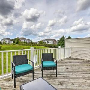 Family-Friendly Townhome about 3 Mi to Carowinds!