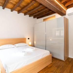 GuestHost - Stylish Quardilatero Romano Central Flat