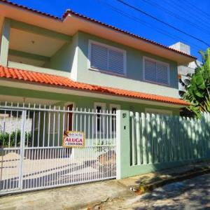 411 - Casa a 20 metros da Praia de Bombinhas