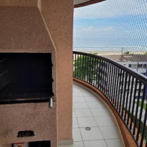 Apto com Varanda e Churrasqueira - 30 m da Praia