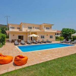 Cabeco de Camara Villa Sleeps 10 with Pool Air Con and WiFi