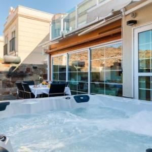 Luxury Apartment With Jacuzzi and Pool Access