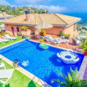 Villa in Lloret de Mar Sleeps 10 includes Swimming pool and WiFi 2