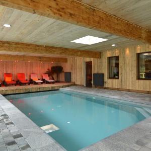 Former hotel with swimming pool jacuzzi and sauna for family groups