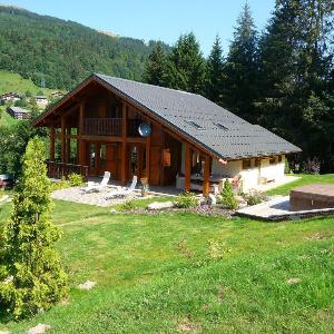 Chalet in Les Gets with Ski-InSki-Out Access