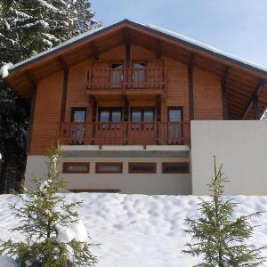 Chalet in Les Gets near Ski Bus  Sauna