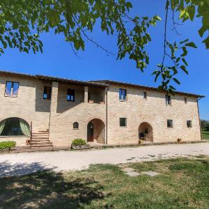 Umbrian Mansion Surrounded by Vineyards