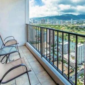 Deluxe Panoramic Mountain View Condo - 37th Floor Free parking & Wifi