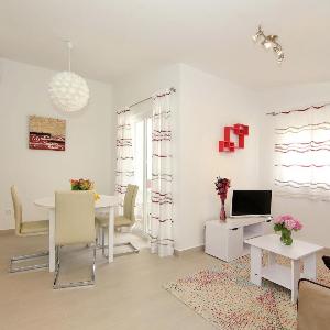 Apartment in Kastel Stari near Beach