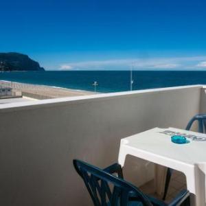 RS322 - Marcelli bilocale fronte mare con spiaggia inclusa