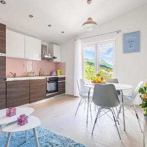 Sea-View Retreat Kastel