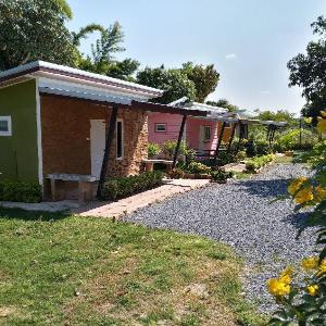 Baan Hin Sai Suay