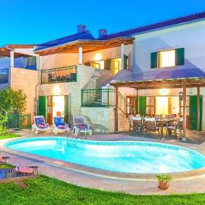 Superb villa with private pool and garden