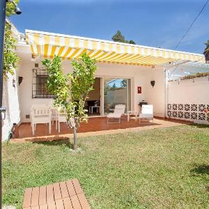 Beachside small house with garden