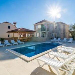 Residence & Pool Villa Schwarz Suites