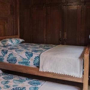 Rumah Kayu Joglo Yudhistira tepi sungai 2BR