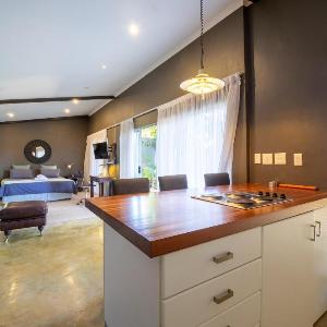 Private Studio flatlet netflix wifi aircon