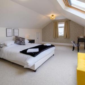 Smart modern 2 bed 2 baths apt on Ryde High St