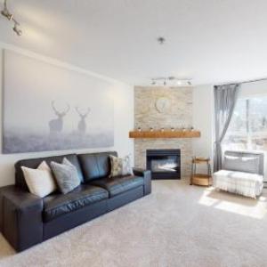 1BR + Den | Marketplace Lodge | Gas Fireplace | Village Location | Complex Hot Tub