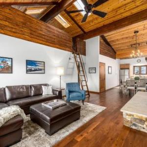 Newly Furnished Modern Mountain Retreat