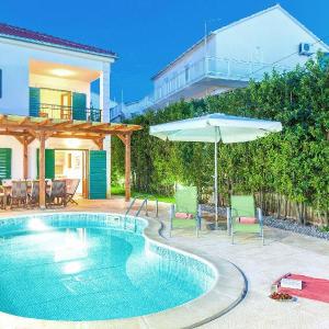 Charming villa with spacious rooms and private swimming pool in the lavender island of Hvar
