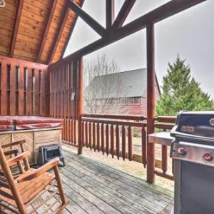 Pigeon Forge Cabin with Games 1 Mi to Parkway!