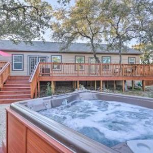 Canyon Lake Living Modern Digs with Fire Pit!