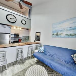 Sandy Shores Condo - Balcony & Pool Walk to Beach condo