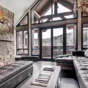 Stunning 4 bedroom condo Snowcloud base of Bachelor Gulch condo