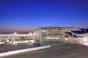 The Westin Detroit Metropolitan Airport, Windsor