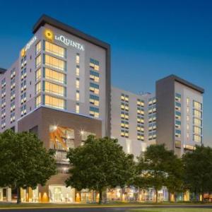 La Quinta Inn & Suites by Wyndham Nashville Downtown Stadium