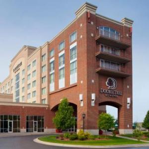 Hotels near Veterans Memorial Park Bay City - DoubleTree By Hilton Bay City Riverfront