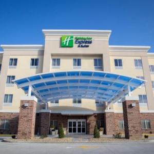 Holiday Inn Express and Suites Edwardsville