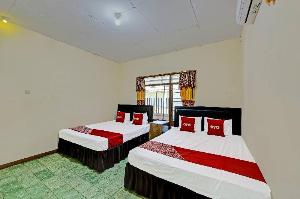 Vaccinated Staff - OYO 90443 Hotel New Kartika In, Ciamis