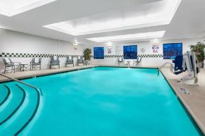 Holiday Inn & Suites Raleigh Cary, an IHG Hotel, Cary