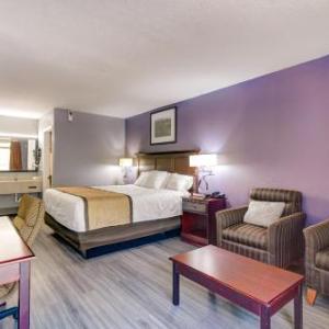 Hotels near Tooneys Music Venue McCaysville - Budget Inn - Ellijay