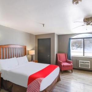 Hotels near Lazy E Arena - OYO Hotel Edmond - University of Central Oklahoma