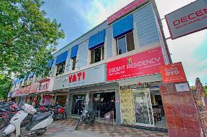 OYO Flagship 80532 Decent Residency, Kakinada
