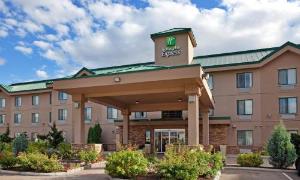 Holiday Inn Express Hotel & Suites Vernon, Vernon