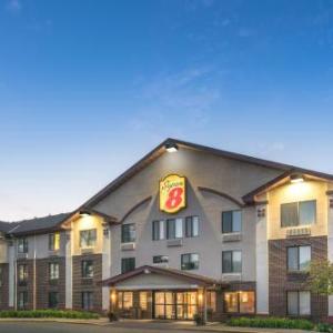 Canterbury Park Hotels - Super 8 by Wyndham Bloomington/Airport