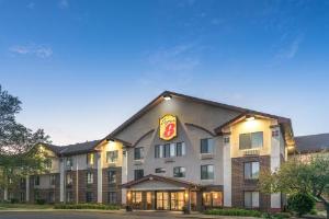 Super 8 by Wyndham Bloomington/Airport, Bloomington