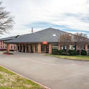 Econo Lodge Inn & Suites