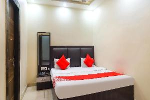OYO 77900 Hotel All Is Well, Kanpur