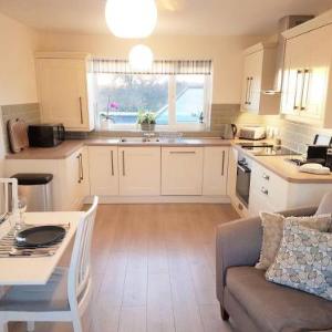 The Farm House Apartment sleeps 6 FREE PARKING