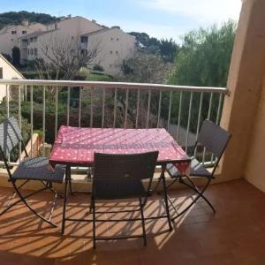 Bright studio with BALCONY 150m from the BEACH