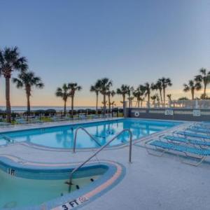 Boardwalk Resort Beachfront Condo by Hosteeva