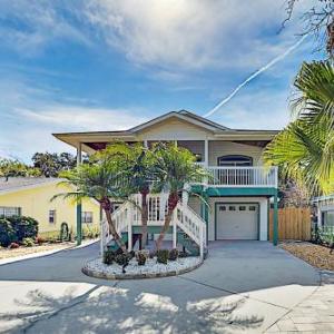 Coastal Getaway - Game Room - Stroll to Beach home